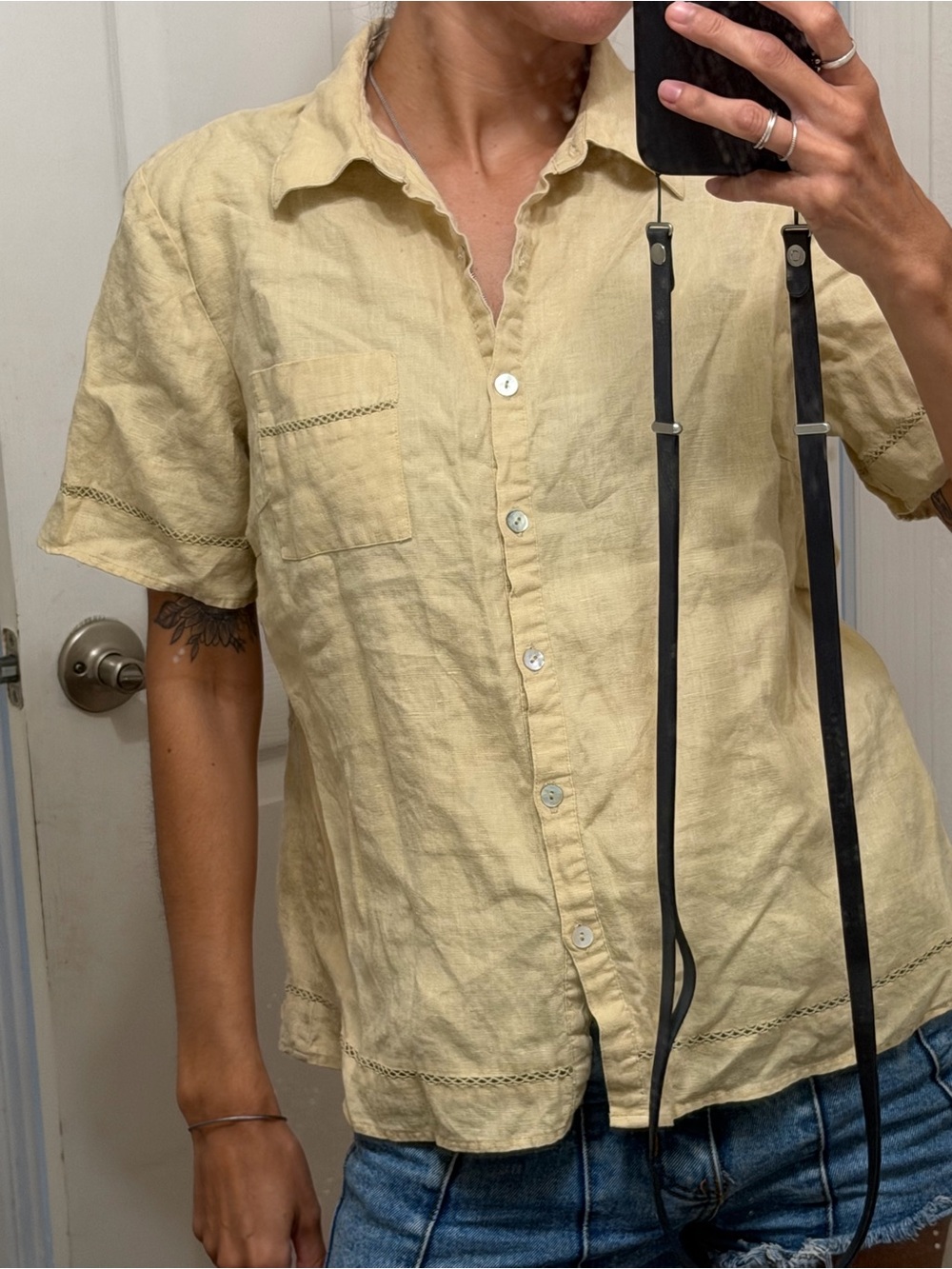 Casual Short-Sleeve Button-Down Shirt in Pale Yellow linen